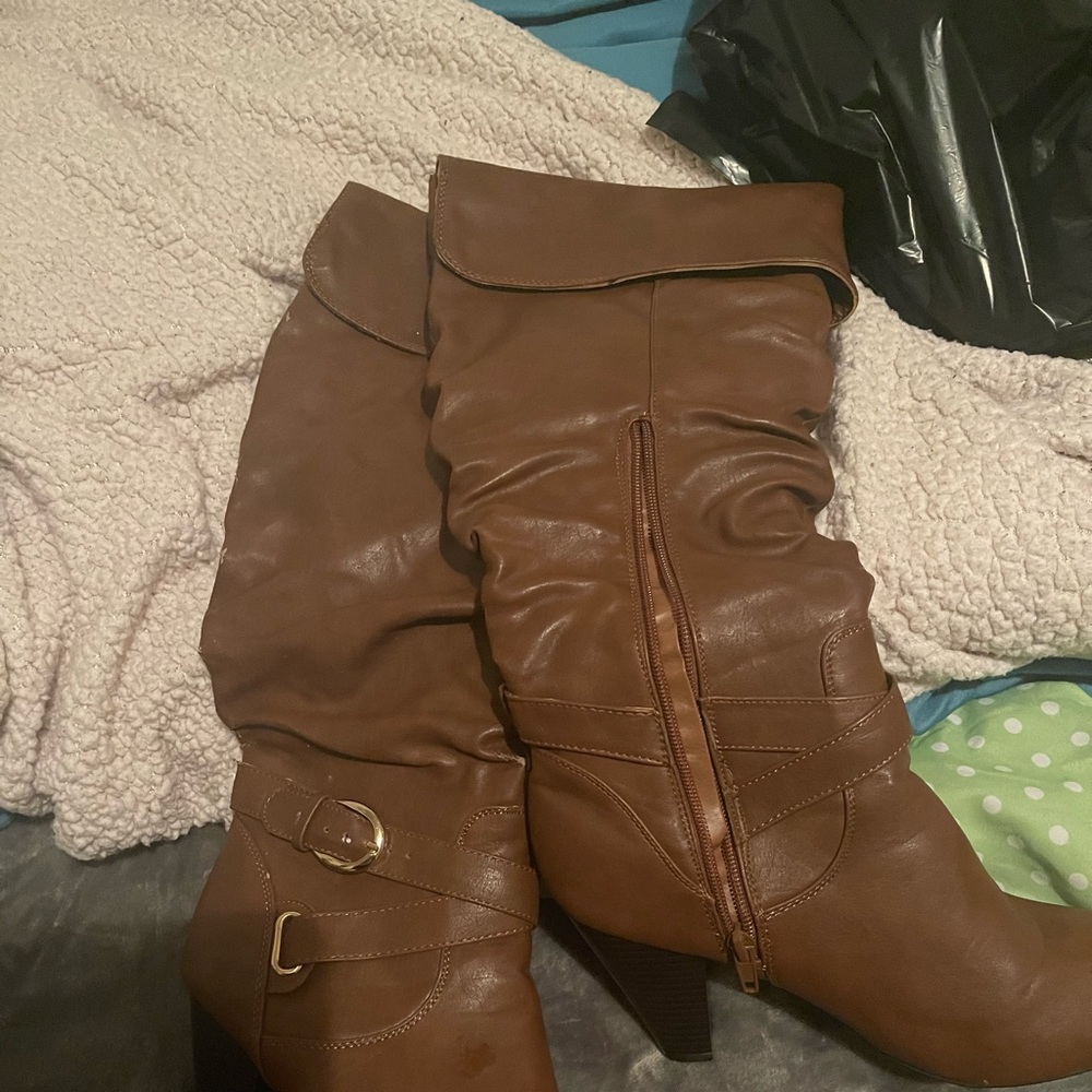 Boots size 8